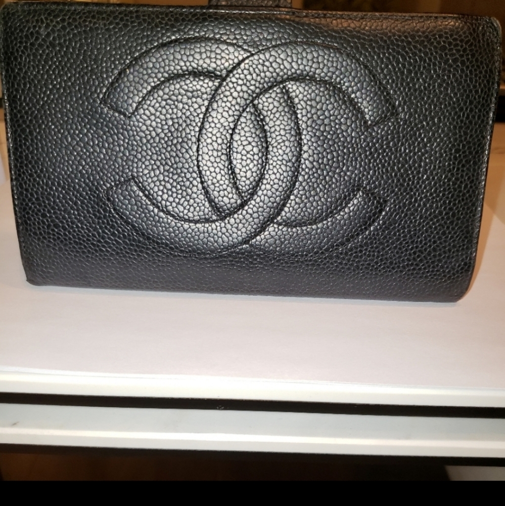 💜Authentic Vintage CHANEL Black Caviar CC logo wallet💜